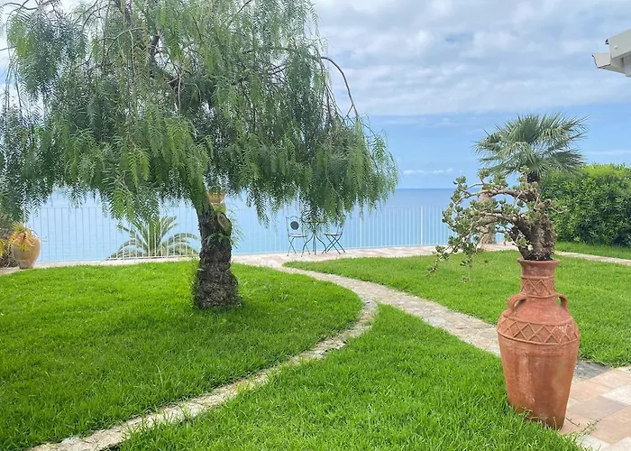 Taurus Costa Dei Monaci Tropea ヴィラ パルゲリーア